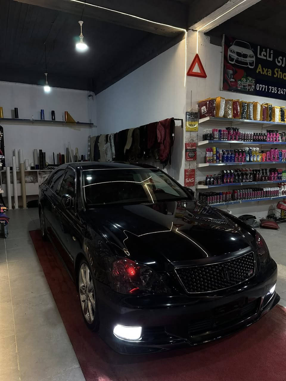 شاهینە 184 موس موس
‎جلد 
‎هیتەر 
‎ساج سور 
‎ئاوێنە شەفت و هیتەر
‎کوشن کارەبا و سوکان کارەبا 
‎بێ سلایت 
‎دینگەی ستیل 
‎دەبلی دایسی لەسەرە
‎سالانسای سپۆرتی لە سەرە
‎تایای تازەی بۆ بەستراوە 
‎رۆنی گێڕو مەکینە گۆڕدراوە
‎داژبوڵی ڕەقەم یەک جوانە
‎گێڕ و مەکینەی لۆک لۆکە 
‎سەیارەکە زۆر زۆر جوانە
‎بێ دوکەڵە 
‎زۆر بەقوەتە
‎بێ عەیب و عارە 
‎دینارێ مەسرەفی تیا نیە
‎مشتەری نیت رەحمەتت لێبێ با سەری یەک نەیەشێنین 
‎69$ و مەجال
‎ شوێن پیرەمەگرون
‎ژ.م ***********
