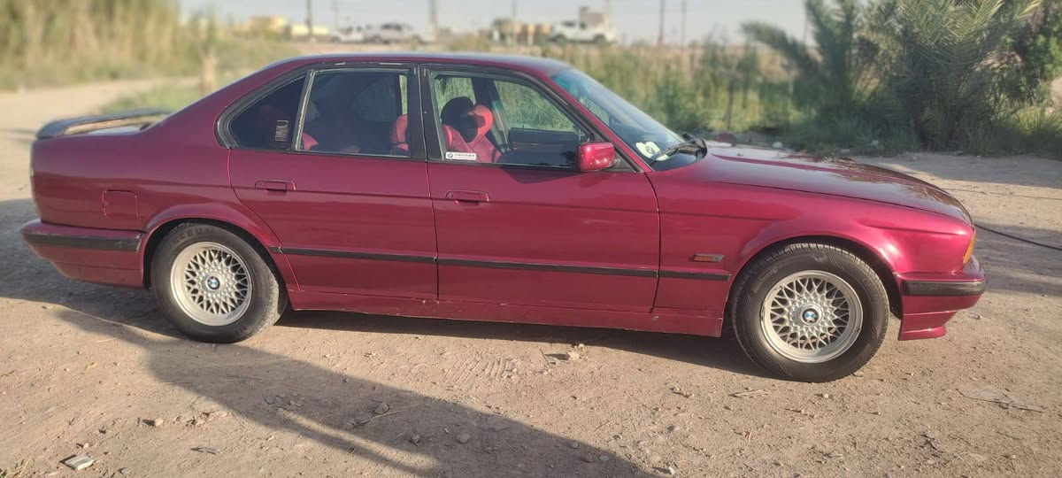 السلام عليكم
بي ام دبليو البيع فقط
سياره جاهز من كلشي موديل 1992 مشروع وطني تحويل ثاني يوم  رقم انكلزيزي  لايت زنون دواخل نضيفه كهربات شغلات من طول طول سياره متعوب عليهه مال جناي السعر 65 وبيهه مجال العنون البصره الهوير قرب مقام نبي الله سلمان ابن داود
مكلف بل انشر اتصال فقط  ***********
