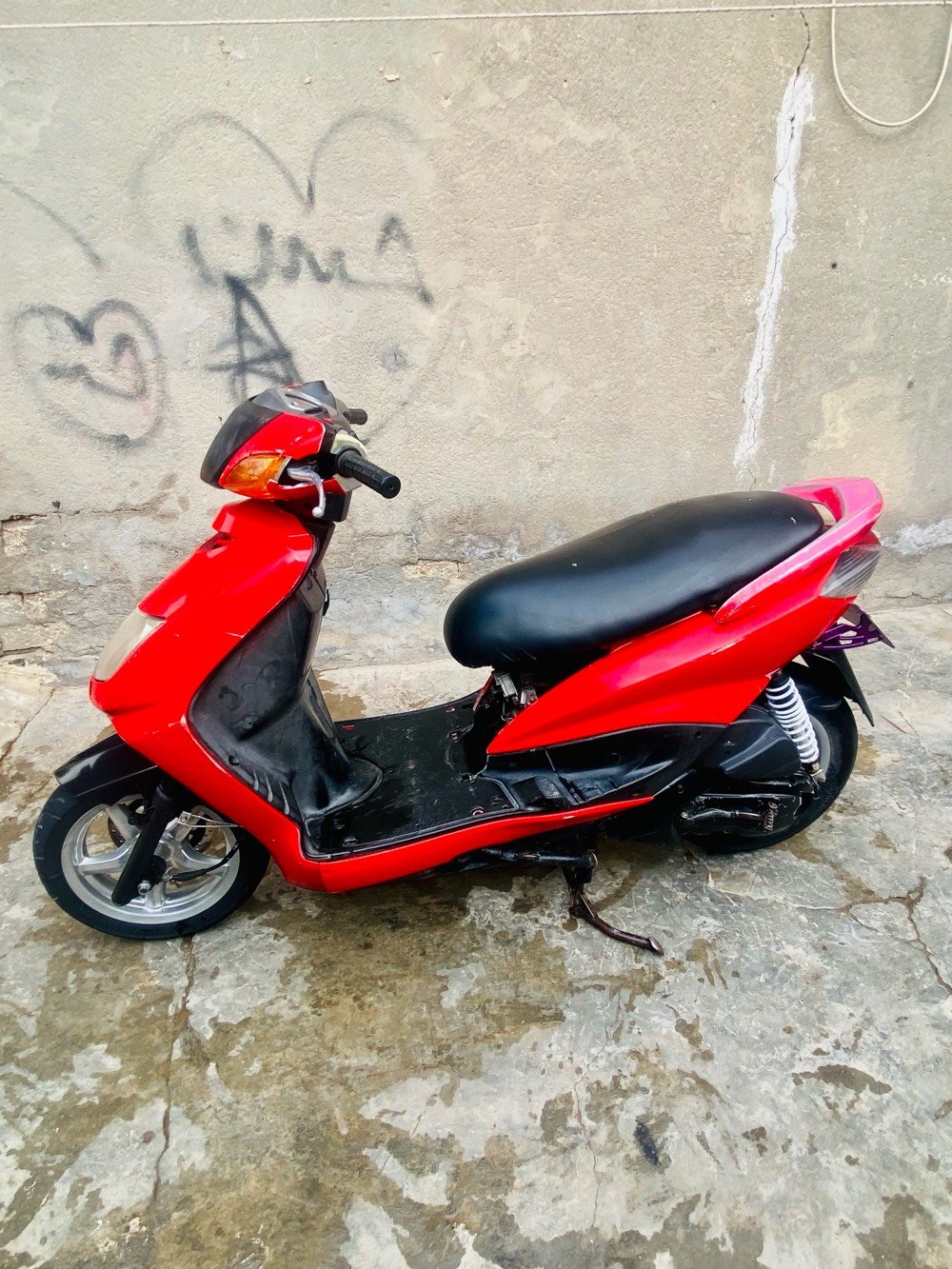 سكنس نثيه1٤0 دراجه 58حلوه دراجه شلعه ومعدل تخبل بيه تزود كلج امامي وصالصنه صجميه وعضمه دراجه هندر سلف  بس حالياً هندر رادله بس باتري جيب وشد وشغل سلف كهرباءياته شغاله كامله مكاني بابل حله مركز
هـ***********