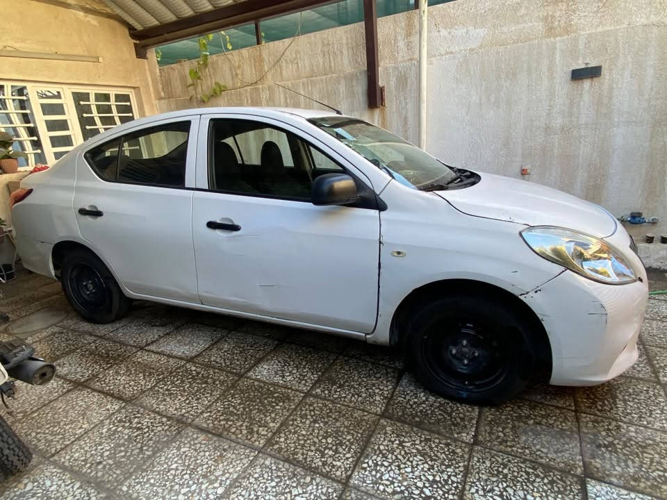 السلام عليكم سني هندي موديل 2012 بيها 4 قطع صبغ بدون دواخل مكينة كير تبريد جاهز سعرها 64 ورقة عليها غرامات 10 ورقات تنزل من سعرها رقمها شمالي دهوك عنواني بغداد *********** فقط واتس اب غير متواجد ع الفيس
