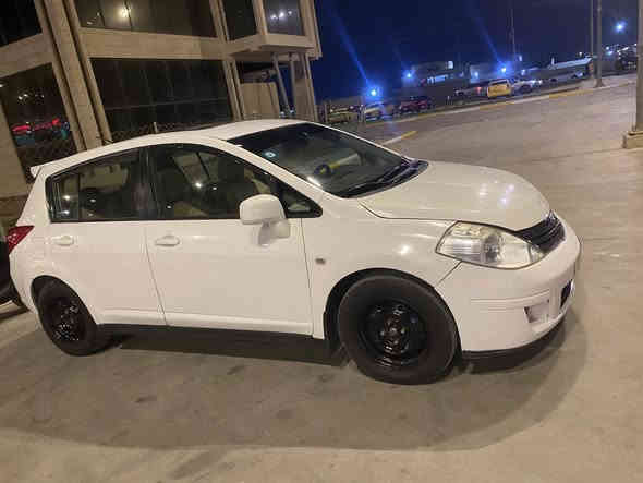 السلام عليكم نيسان فيرسه مكينه 2000 فول مواصفات شاشه فتحه بصمه تحكم جهتين فول حساسات رقم بغداد راعيها يمي بلكوت مديل 2007 سياره جديده مال بيت مرشوشه حزام جماليه  مكينه كير كفاله مناقصها ايشي  سعرها 75 وبيها مجال  ***********
