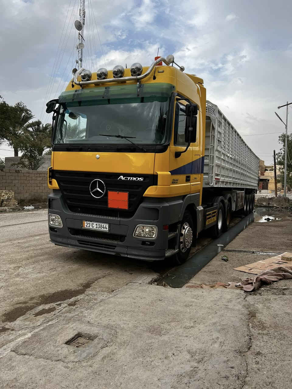 السلام عليكم اكتروس 2008 حجم 2544 سنكل خلفي مزوج بلادي فول عدا الكامرا والحساس عربانه حدادة الجرف خالد الجنابي موديل23 شاصي 16 دناكير14 جتف 7طول 13،60 ارتفاع190 مربوطه وجاهزا تخم تاير راس وعربانه 
ديالى خان بني سعد ***********
