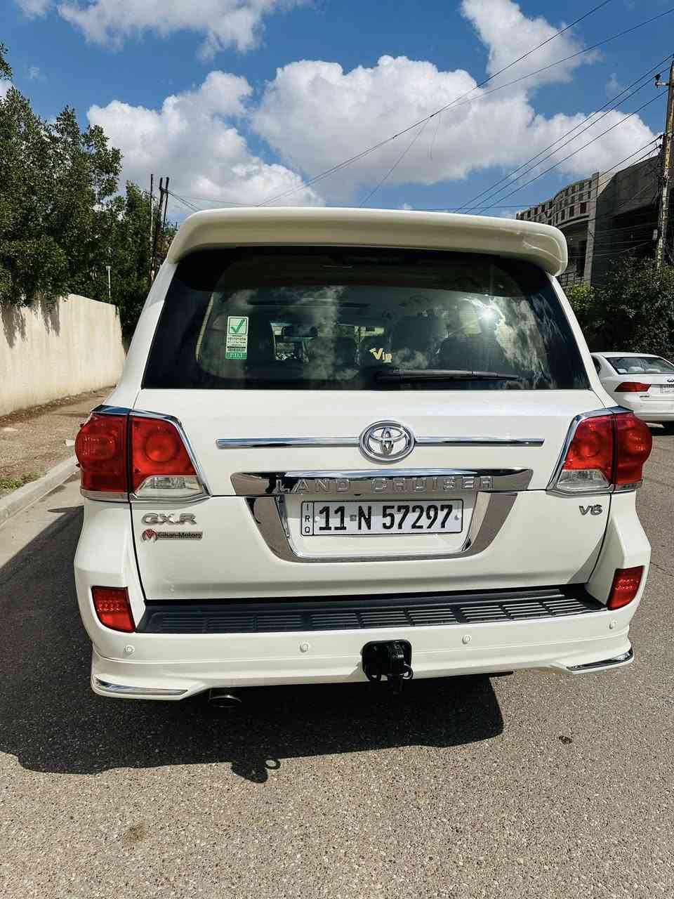 لاند كروز 2012 خليجيه فطيم ام الطفايه جديده جدا اي نقص مابيه من كلشي تخم تاير وصدر دوشمه وأرضيات جدد ادامه كامله مناقصه شي ترايه جديد لوك بيه قطعتين جاملغ خلفي وباب خلفي وبيه بارد شي بسيط  حساس امامي خلفي وبصمه وثلاجه وكامره وشاشه وكشن كهرباء مكاني بغداد حي العامل ***********
