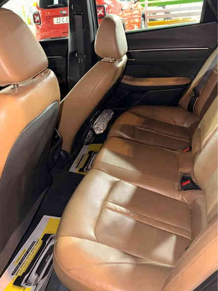 سوناتا  2020 لمتد  فول مواصفات اعلى فئه
لون ابيض
داخل مشمي فاتح 
رقم بغداد

مواصفاتها :

1 .نظام رؤية محيطية 360  مكون من 4 كاميرات .

2.نظام كاميرات تعمل مع الاشارة تضهر شاشة عداد السرعه 

3.نظام نقط عمياء و تنبية 

4.نضام توقف تلقائي عند الرجوع

5.شحن هاتف لاسلكي

6.نظام المفتاح الذكي ( السياره تتقدم و ترجع بالسويج )  والتشغيل عن بعد

7.نظام اوتو بارك ( السياره تطبگ وحدها ) 

 8.شاشة كبيرة قياس 10.3 لمس  وشاشة العداد 12.3 انش

9.نظام قيادة  شبه ذاتية

10.داتا شو يعرض على الجامة الامامية  السرعة وجميع الرادارات 

11.نظام تفادي الاصطدامات الأمامية من خلال رصد المشاة .

12.نظام الخروج الآمن عند فتح أبواب السيارة من ترصد 

13.نظام المحافظة على المسار مع توجيه اوتوماتيكي حتى سرعة 145 كم/س .

14.بصمه تشغيل و ابواب 

15.مقاعد امامية تدفاء  و تبريد و خزن ميموري

16.مقاعد اماميه كهرباء

17.حساسات امامية وخلفية  

18.نظام ازالة الضباب و المطر تلقائي عن الزجاج الامامي

19.بانوراما 

‏ 20.LED اضاءة داخليه +اضاءة خارجية زنونLED 

21.تبريد قطعتين امامي خلفي 

22. السماعات (12 سماعة) Bose

“وبعد بيهه اهواي مواصفات ما ذاكرهه

السياره حادثها بنيد وجاملغ  ايرباك البرده 

ماشية٦٦ الف 
 
محرك ١٦٠٠ تيربو 

سعر ١٧٥

للاستفسار :*********** بغداد
