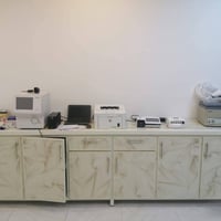 مختبر كامل للبيع الأجهزة و الاثاث و الكتات للأستفسار:07513050946-07831...