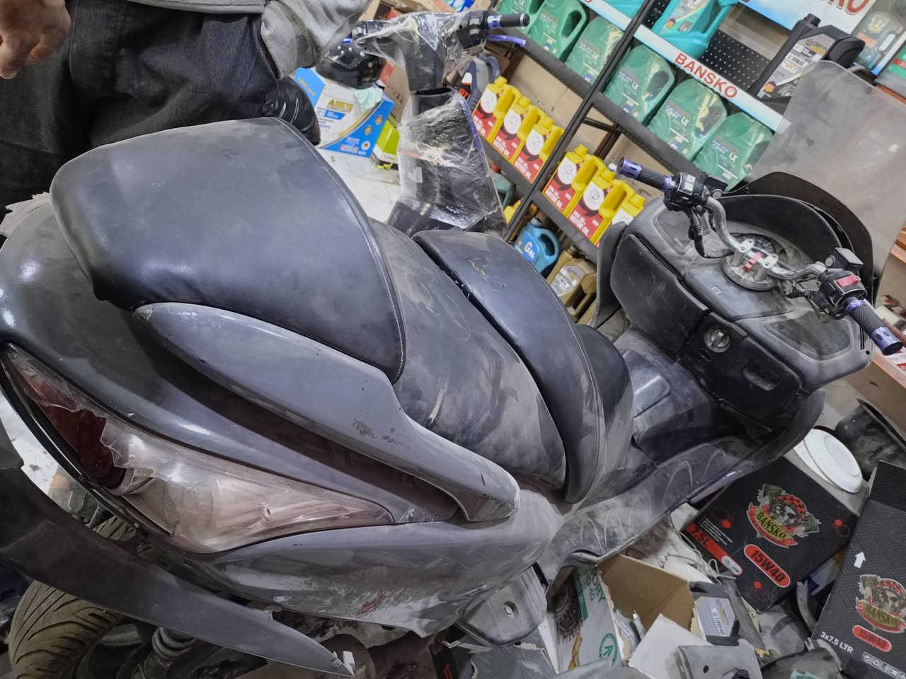 سلام عليكم فورزه 09للبيع دراجه ابيعه كوم حديد جانت تشتقل كلشي مابيهه نطفت وتركته  لشراي يراسلني عل رقم ***********رايده ب400 مكاني لكرمه
