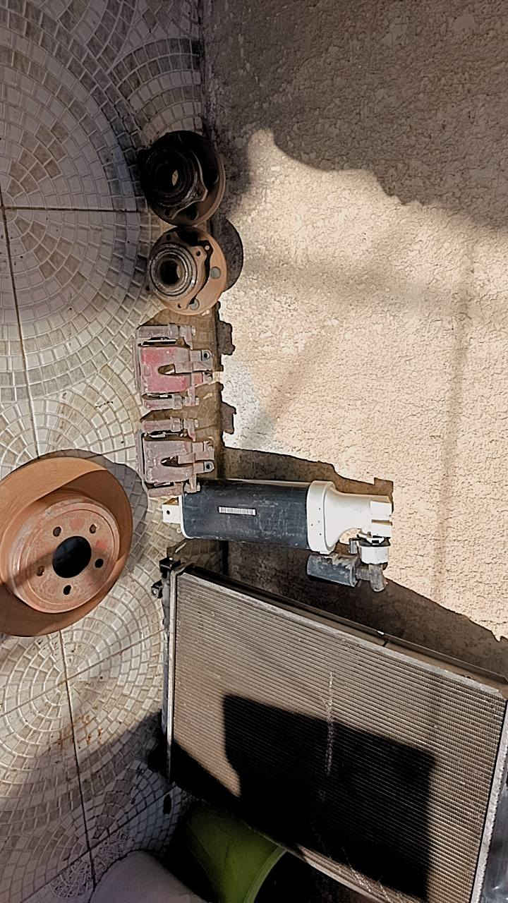 سلام عليكم
عندي ذني غراض
مبخره وراديتر ع الفحص 
رايدهن كلهن ب200الف
***********
