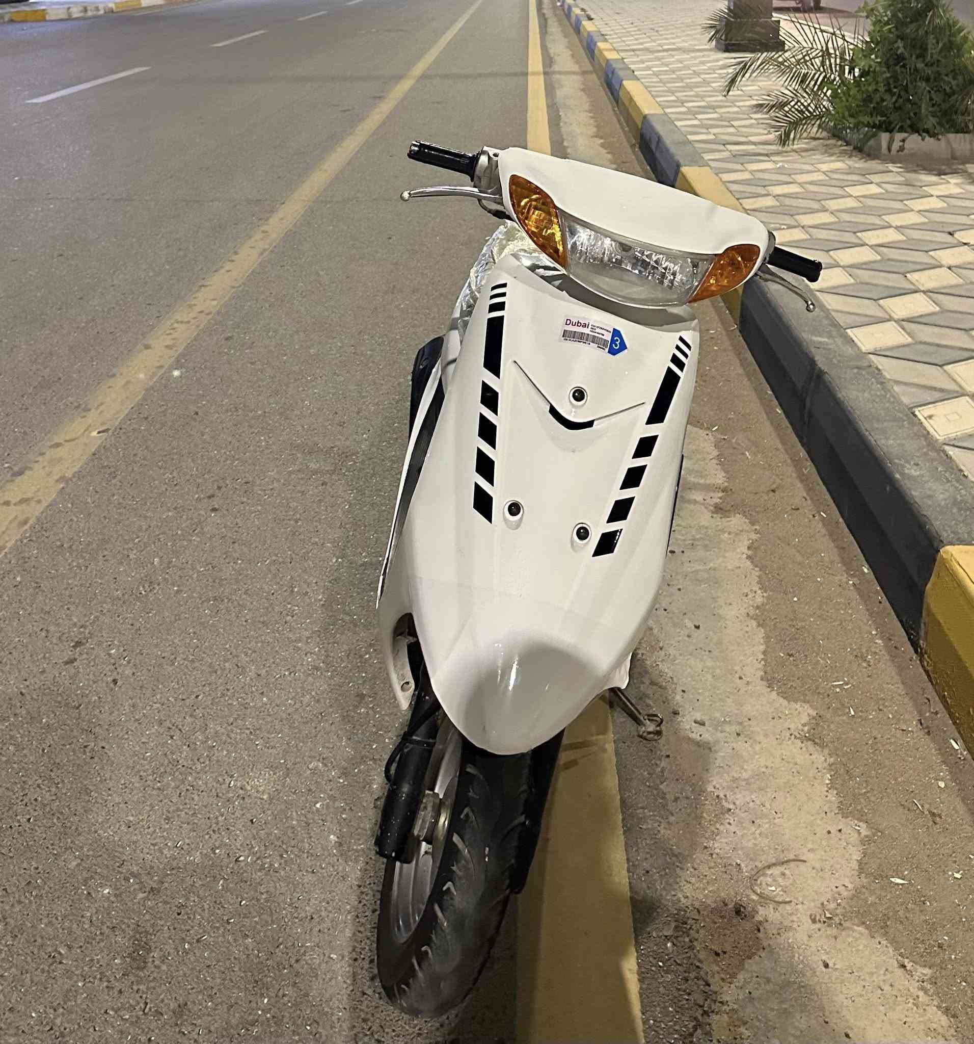 سلام عليكم دراجه 60 للبيع لدراجه جديده مكفوله ومابيه شي واكمله ومحركه نظيف ودراجه مثل ماموضحه بلصور حيل نظيفه ناقصه فقط كتف مال شحن الباتري وهاهيه وسعره ب ٣٥٠ وبيه مجال بسيط ولموشراي ليطبلي ويتعبني هذا رقمي ليحب يدخل وااتساب ***********
