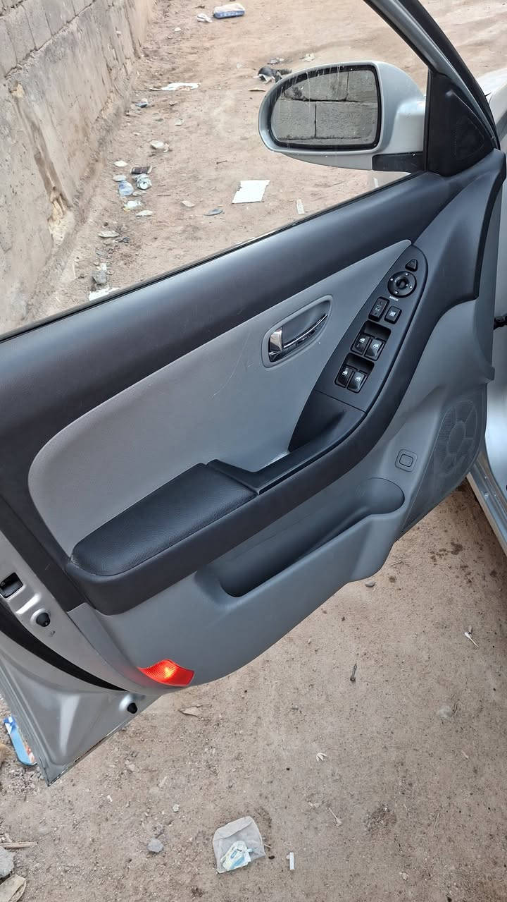 السلام عليكم
البيع او مراوس
ادوات ادوات
متوم طبق اصل 
وارد كوري
كصه جنطه 
النتره المقدس موديل 2009
1600دكشن عالي 
تبريد شغال

سياره جاهزه من كلشي
السعر 42وبيه مجال
البصره
***********
