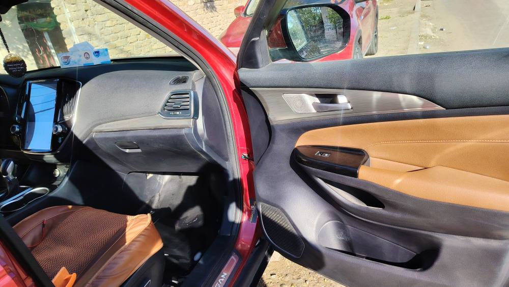 السلام عليكم
 شانجان موديل ٢٠١٩ cs95
مواصفاتها فول
محرك ٢٠٠٠ تيربو كير ومحرك خير من الله
 بانوراما
مري شفط واشارة
جنطة كهرباء
دخول بصمه
تشغيل عن بعد
تحكم سترين جهتين
تبريد ٣ قطع 
٧راكب 
تخم تاير 
شاشه جديدة اصلي مبدلة 
سيارة ماشية ٧٢ الف 
مال جناي
سيارة بيه ضربة خفيفة جاملغ الامامي وشوية باب سائق صور الضرر مرفقة بالمنشور
رقم بغداد الجديد الانكليزي سيارة بأسمي تحويل ثاني يوم
 مكان سيارة بغداد الكرخ
السعر ١٤٣ وبيها مجال حق الجية ***********
*********** بغداد, العراق
