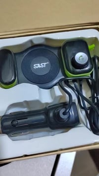 حامل هاتف • شاحن سيارة 2.1 أمبير • مرسل FM