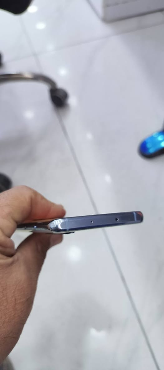 بي 30 برو ذاكرة 128 جهاز بدون عيب فقط مبدل ظهر سعرة 150 وبي مجال***********
