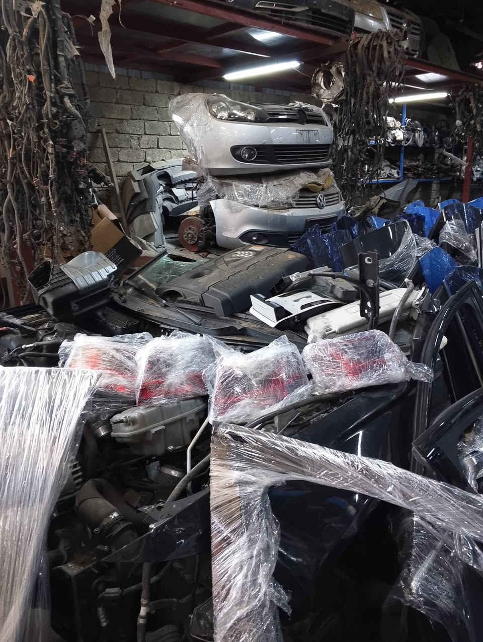 السلام عليكم من كراج المتوكل للبيع السيارات الالماني الحديث اودي جيتا باسات كولف تم  وصول بضاعة جديد اودي A6 2016 العنوان موصل مجمع اسود الرافدين للاتصال على الرقم التالي *********** ابو عبدالله
