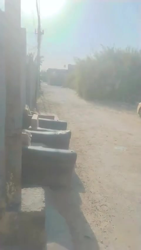 للبيع بيت مساحته 200متر بي غرفتين نوم وصاله ومطبخ وصحياد داخليه وصحيات خارجيه وطرمه كبيره وحديقه كبيره لبناء بلوك ولسكف صب مسلح ولرضيه صب ارضيه جايبله مرمر عوزه بس سمنت ورمل مكانه بغداد شارع الجزيره منطقت الصلاح قرب مدرست عشتار،مقابيل مولد نوع العقار طابو زراعي 117لسعر 43وبي مجال لشراي***********
