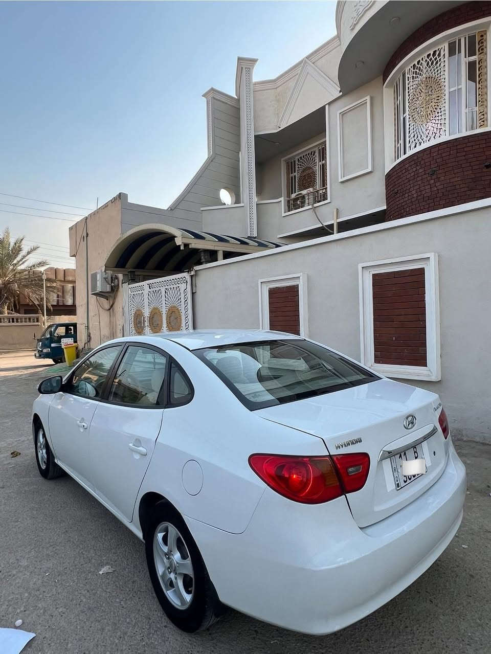 السلام عليكم 
الانترا 2010 خليجي 
رقم بغداد الجديد 
محرك 1600 دكشن عالي 
بيه ربع جاملغ الامامي صبغ ولباقي مكفول 
سيارا خير من الله ومال بيت 
السعر 110 وبيه مجال 
الاستفسار (***********)
