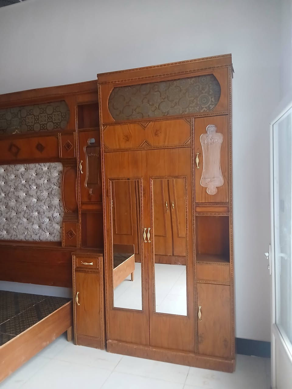 غرفه هودج مستخدم قليل حطاطه صاج عراقي شرط عنوان البعبيد الرمانه ***********
