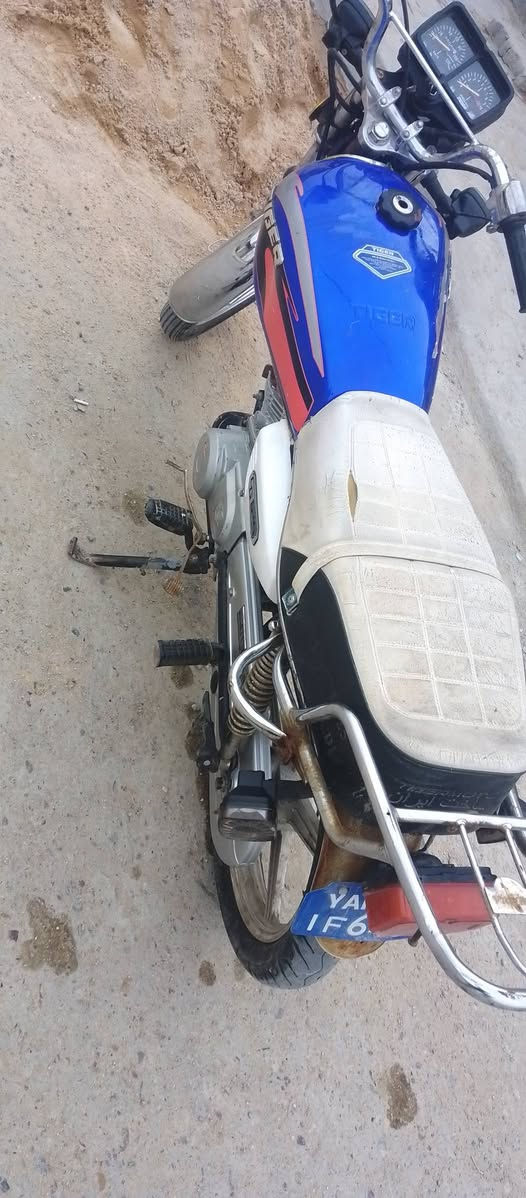 اسلام عليكم تايكر موديل 21 اوراق كامله مكينه مامفتوحه مكاني محموديه سعر 400.         ***********
