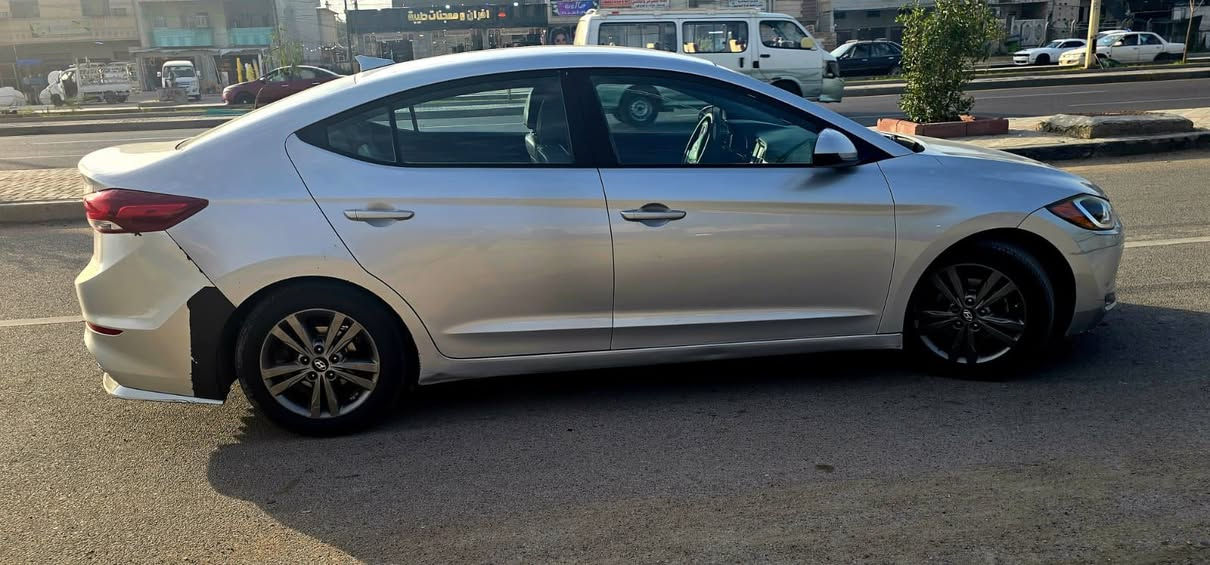 السلام عليكم .....
النترا 2018
امريكي رقم بغداد
سنوية جديدة باسمي 
بيها منضومة غاز وشغالة خير من الله
كير ومكينة مكفولات ماشية 133 
الحادث والسونار موجود بالصور 
 واكو بارد شبر يم قبق البانزين
السعر 105 وبيها مجال 
مكانها بغداد /حي الجهاد تواصل خاص 
***********
