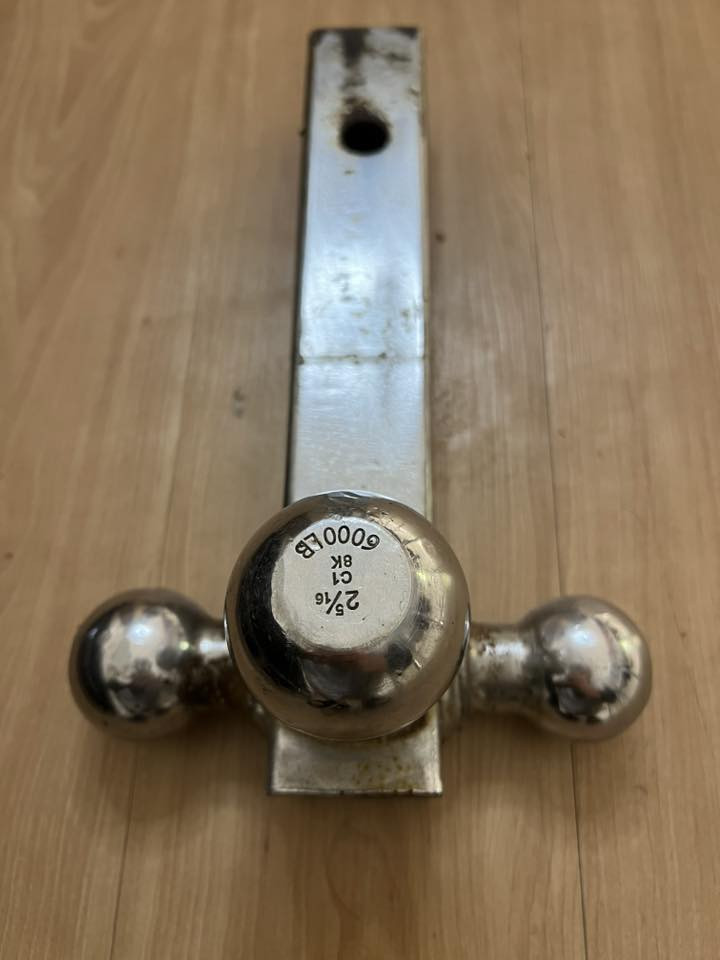 سلام عليكم اخوان متوفر شباك  كلاسك لارامي يرهم اسود لامع اصلي جديد بدون كسر/ هوك سحب نوعية ثقيل جدا
*********** موجود واتساب
