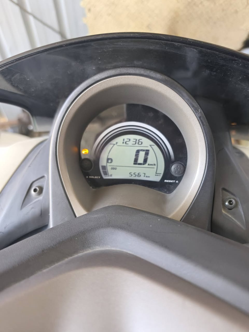 السلام عليكم
🏍️ ياماها NMAX 155 للبيع

موديل2018

ماشيه 50000الف

✔️ مكينتها زيرو

✔️ 

✔️ دراجا مال رنبا مضموما 

✔️ ما بيها أي مشاكل

💰 السعر: او 15ورقا قفل قفل 

مكاني بغداد الدوره  

📞 الاتصال ***********
٠
