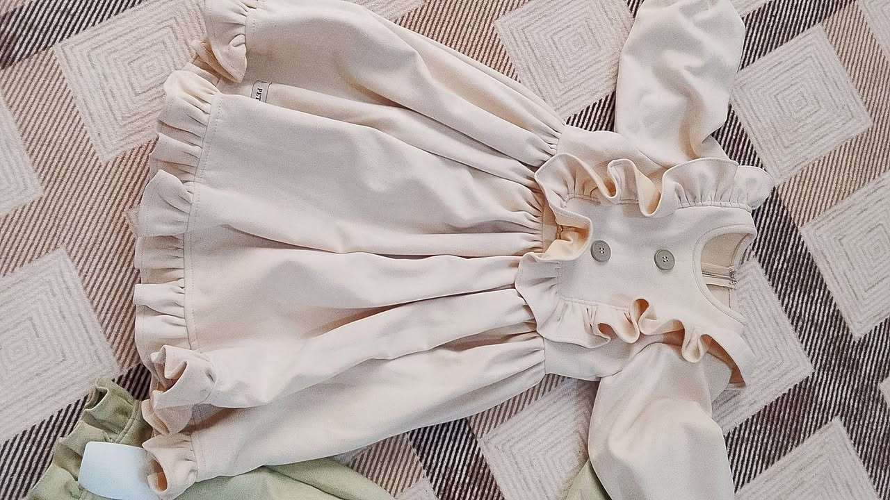 سلام عليكم  ملابس بناتيه كوتات فساتين  ملابس رمضان  من عمر سنه لين عمر 12سنه جديد مو باله شغل الكويت تواصل وات ساب ***********
