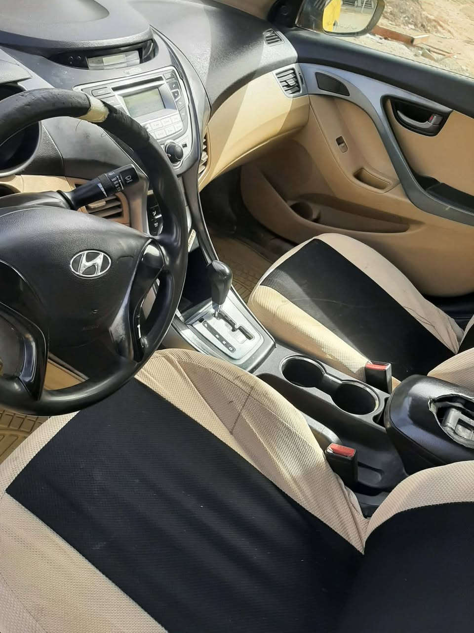 السعر ٧٩  النتره ٢٠١٢ بسمي ستوني حولته نكليزي مصفره من كلشي بسمي مباشر 
كير ومكينه مكفولات جاهز السياره تكسي تخم تاير كرهبايات كله جاهز ضربه جاملغ الخلفي بصيط
***********
