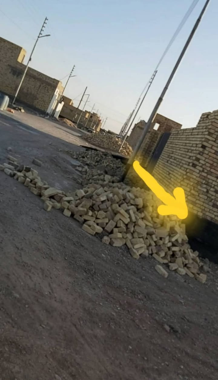 قطعة ارض للبيع مساحه ٢٥٠ متر ١٠×٢٥ بحي المهندسين بلبدايه مقابل كلية الهندسه الفرع الثاني منطقه حلوه وهدؤ فول خدمات كامله تبليط كهرباء اناره ليليه ماي مجاري سعر ٣٨ مليون نهايته الشراي يتصل ***********
