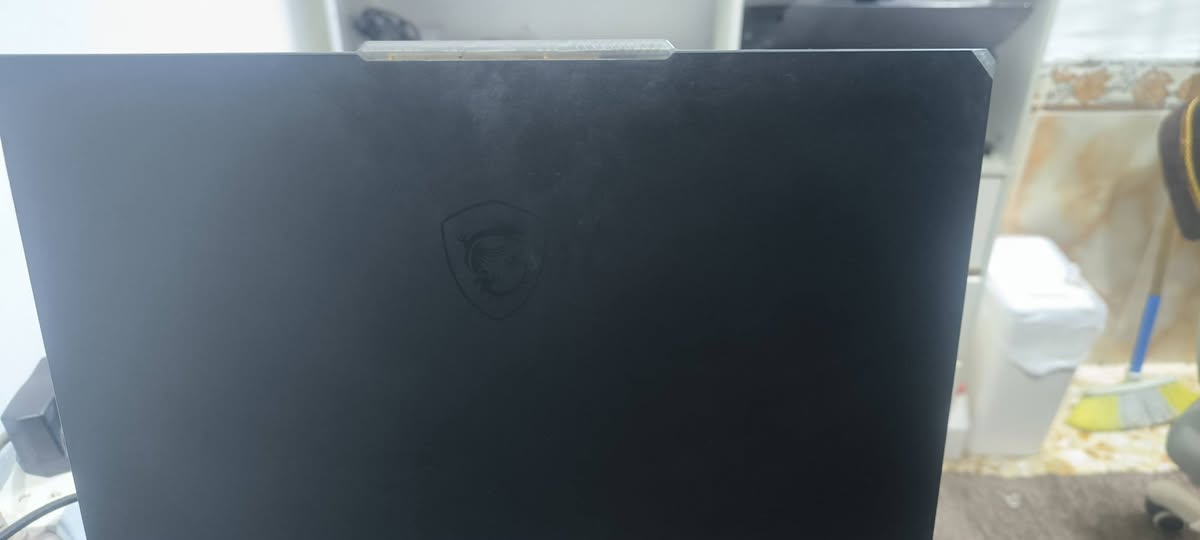 🔥 للبيع لابتوب MSI Cyborg 15 A13UDX 🔥

لابتوب قوي جدًا للألعاب، التصميم، والبرامج الثقيلة.

📌 المواصفات:

الموديل: MSI Cyborg 15 A13UDX

المعالج: Intel Core i7 الجيل 13 (i7-13620H)

كرت الشاشة: NVIDIA GeForce RTX 3050 6GB GDDR6

الرام: 16GB DDR5 (8×2)

الخزن: SSD 512GB

الشاشة: 15.6 إنج FHD IPS Anti-Glare

التردد: 144Hz

اللون: أسود شفاف (Translucent Black)

النظام: Windows 11 أصلي

البطارية: 53.5Wh

الاتصال: Wi-Fi + Bluetooth

الحالة: استخدام نظيف، ما بيه أعطال، كلشي شغال 100%

💻 مناسب لـ:

الألعاب الحديثة

التصميم والمونتاج

البرامج الهندسية

الاستخدام الجامعي القوي
كارتون ويا حته ضمان مالته موجود من شركة العالميه لابتوب استخدام قليل مشتري قبل فتره كل ملحقاته موجوده سعره 1100,000مليون و ميه


**إذا كنت صاحب هذا الإعلان وتريد حذفه لأي سبب، رجاءا أرسل رسالة إلى الدعم الفني**