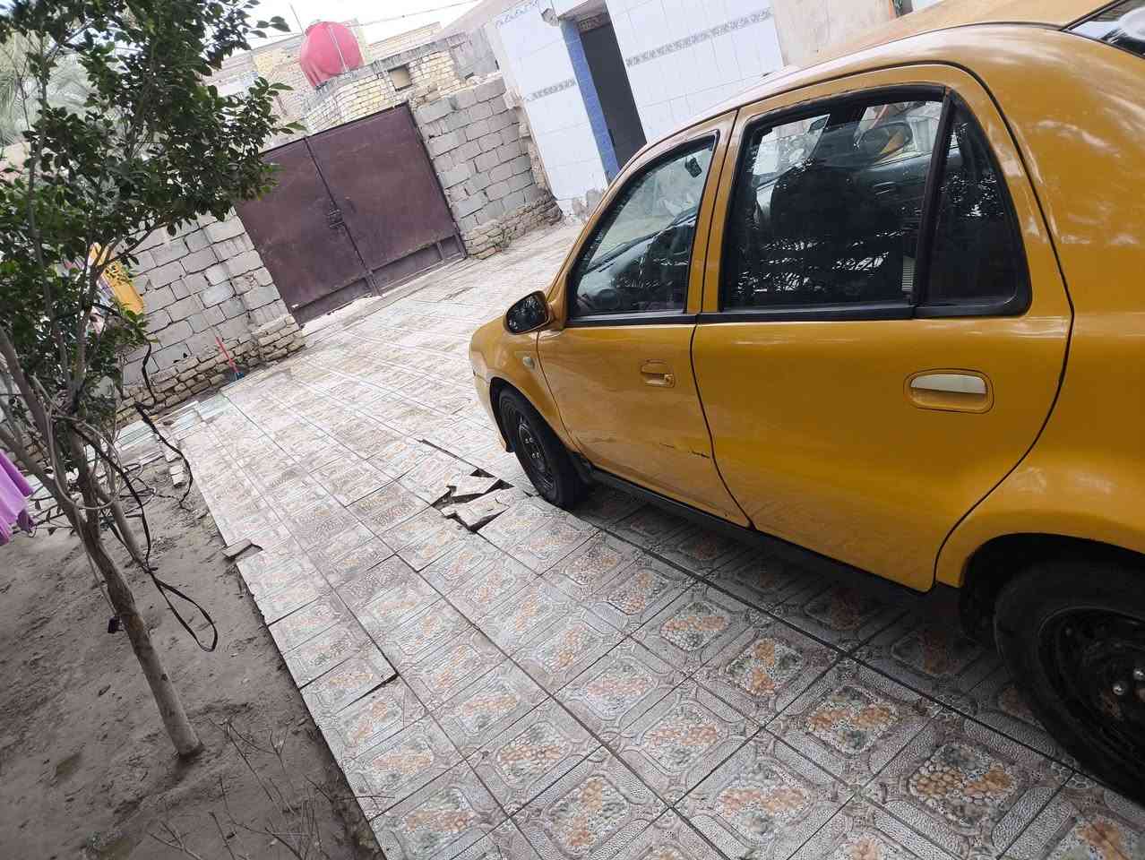 سياره جيلي للبيع سياره خيره من الله محرك وكير كورلا موديل 2012 السعر 24ورقه وبيها مجال الرقم التلفون ***********
