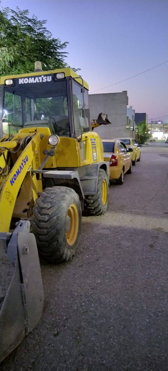 شفل كوماتسو حجم 75 موديل 2002)رقم سليمانيه السعر 180 رقم 📱 (***********)واتساب (***********)
