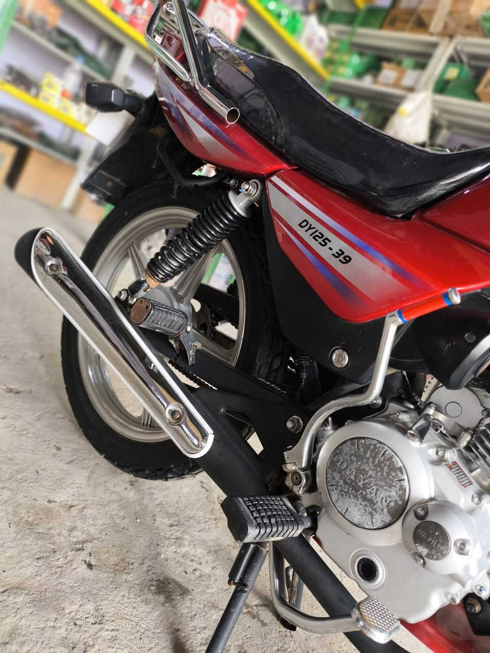 اللهم صل على محمد وال محمد 
دايوان عضم للبيع موديل (2021)
الدراجه كفاله المكينه مامفتوحه والنعومه ماينسمع صوتها 
كلشي بيها شغال من الكهربائيات للدبلات وكلشي 
اوراق اصولي وبيها مكاتبه حجي حسين 
رايدها 900 وبيها مجال 
عنواني المسيب- اولاد مسلم 
***********----***********
