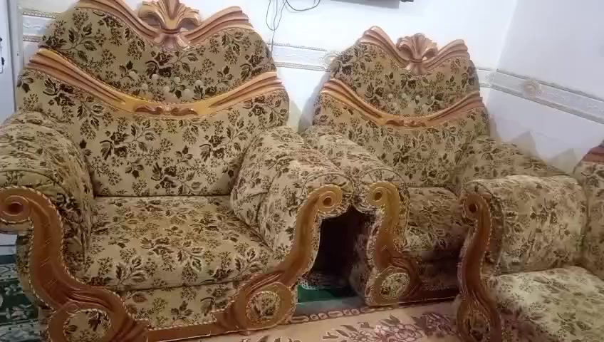 السلام عليكم
تخم رأسي للبيع نضيف 10 مقاعد سعرة 250 وبي شوية مجال العنوان الرمادي  التاميم شارع 30 للاستفسار اكثر الاتصال علة الرقم ***********
