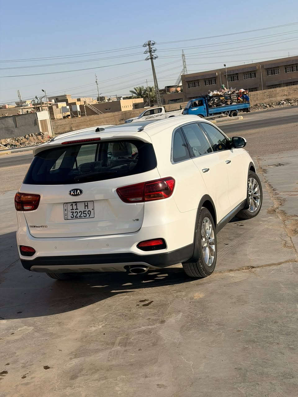 السلام عليكم
سورينتو ٢٠٢٠ لون ابيض صدفي فول مواصفات 
٦سلندر
٧ راكب 
بنوراما 
مري شفط 
كشنات كهرباء 
٣ قطع تبريد 
فول حساسات اماميه و خلفيه 
كشنات جلد بلاد 
رقم بغداد باسمي شخصيا 
سنوية لل ٢٠٣٠ هزة جديدة 
سيارة كلش جديدة استخدام شخصي مال بيت 
ماشيه ٨٨ الف حقيقي شرط السونار 
سيارة مكفولة من الصبغ و التبديل شرط السونار 
بيها بارد بسيط مامبين 
سعرها ٢٥٠ و بيها مجال بسيط 
مكاني واسط العزيزيه 
للاستفسار ***********
