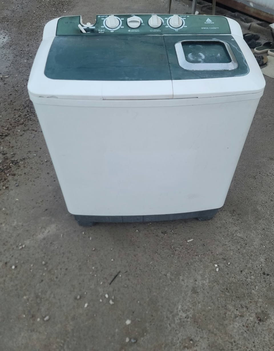 للبيع غساله الحافظ 14 كيلوا وضع شركه اخت الجديدة مداخله تصليح جاهزة وعلى الفحص السعر ب80 يوجد توصيل داخل بغداد بأجره عنواني الحالي الحارثيه ***********
