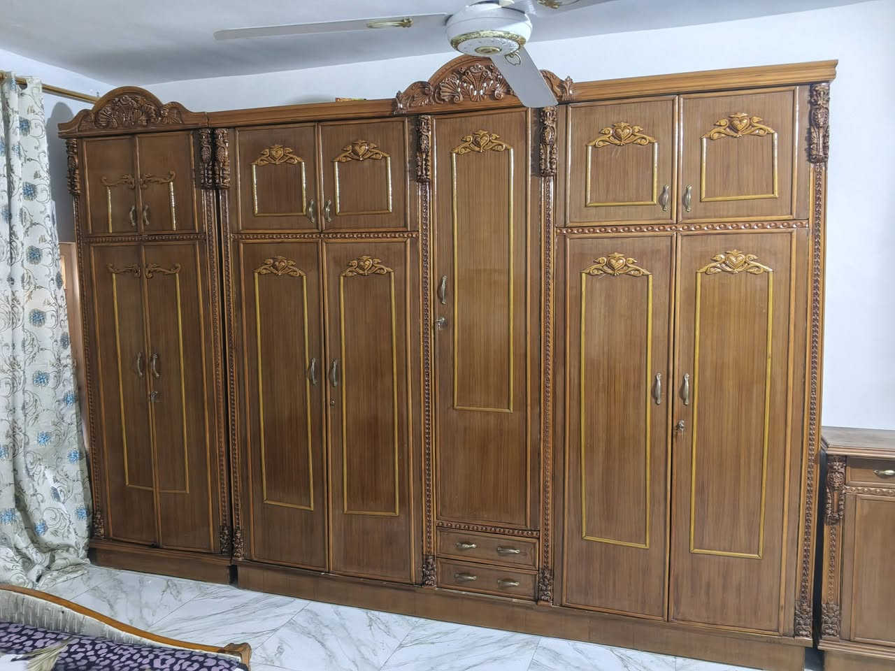 السلام عليكم غرفه نوم للبيع نجاره تتكون من 6 قطع والنضافه مثل ما موضح بالصوره
السعر :-مليون وبيها مجال للشراي 
للاتصال:-***********
العنوان بابل شارع 80
