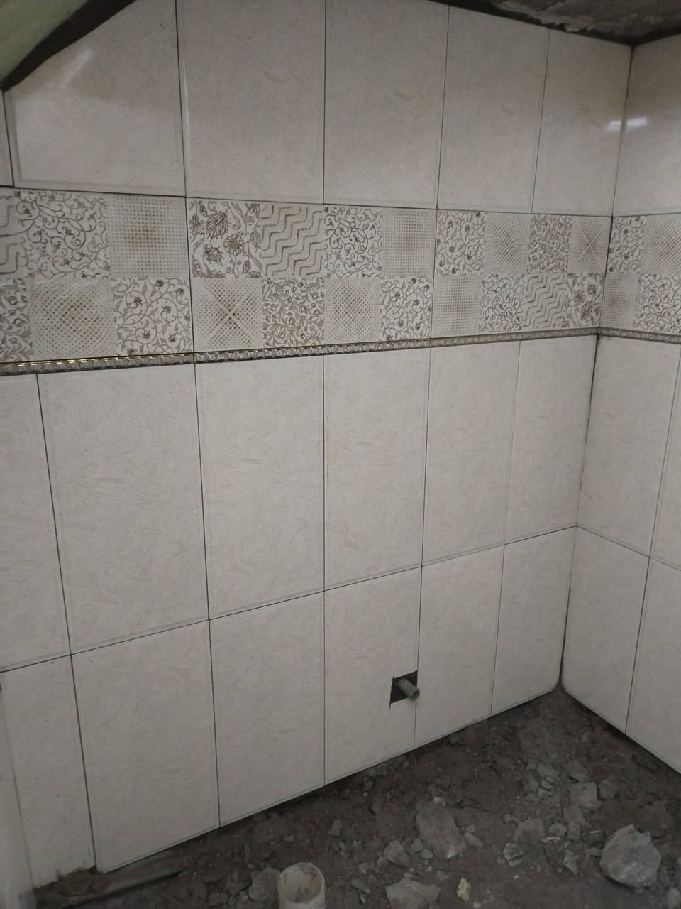 شغل سيراميك المتر على ثمانيه درجه اولى *********** باي مكان*********** وارضيات
