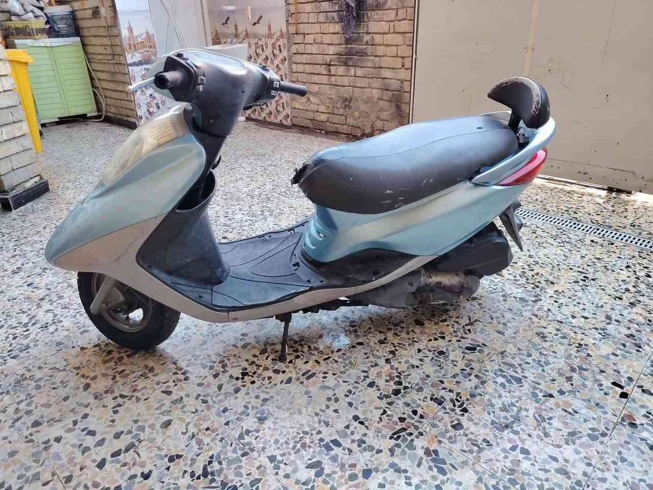 دراجة بريز جديدة جدا
سرعة ١٤٠ كابريتر بلادي سلف اصلي
 اوراقها ابسمي 
عدادات كيجات دبلات كلها شغال
سلف هندر كلها شغال محرك ناعم 
دراجة كفاله عامه كلها شغاله الشراي يتصل
هذا رقمي *********** 
جيب فيتر وتعال فحص السعر ٧٠٠ بيها مجال قليل
العنوان /بغداد /الزعفرانية
