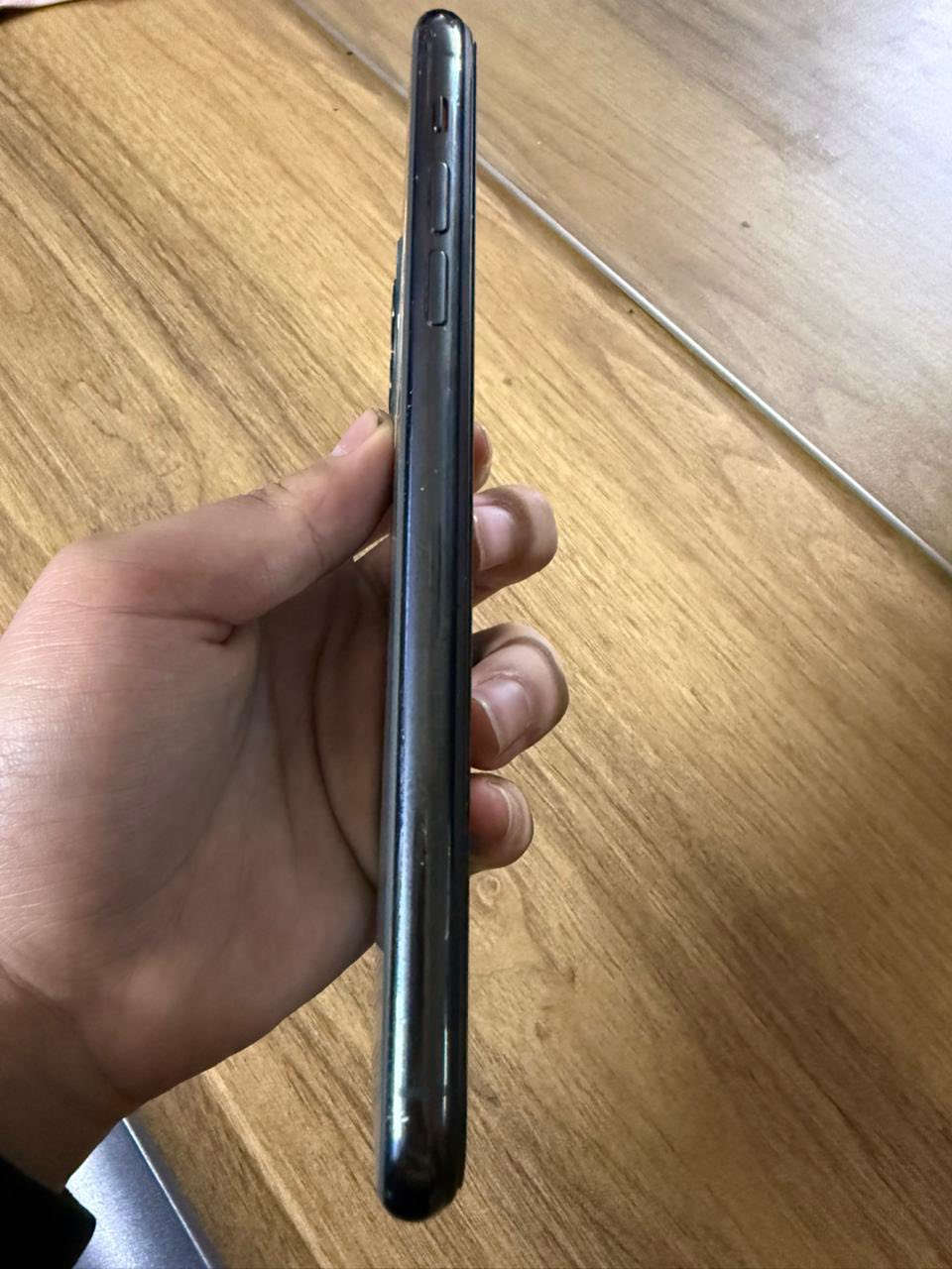 ايفون 11 برو ماكس ماستر مبدل شاشه خوش نوعيه وبطاريته76 وبصمة الوجه وكفت ويا التحديث الجديد سعره270 وبي مجال ..التواصل واتساب***********
