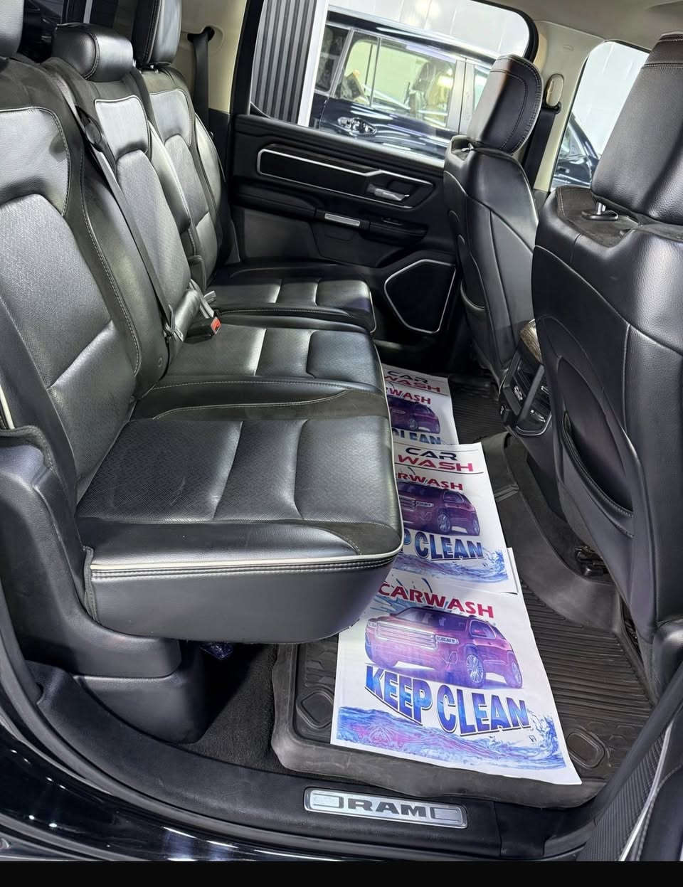 الوحش للبيع
Ram laramie 2020  
بجم  و لايتات لمتد  الشكل الجديد 
فول مواصفات بدون بانورما 
محرك ٨ سلندر
بدي قصير باب جبير
داخل جلد + داخل خشبي صاج
سستم صوت 
تدفئه تبريد كشنات + ستيرن
السياره ماشيه 85 الف
حادثها خفيف بنيد + جاملغ السايق بي صبغ بالراس 
كلير باب البدي
بارد اصبع  باب عكس السايق pdr 
 عليها ترفيع اصلي
دوسات اصليه
كفر بدي  جلد اصلي
ويل ٢٢ اصلي
سيت اشاير مري لد مشتري من امريكا
  السياره نظيفه جدآ  محرك و كير  و معتني بيها كلش
بدون ايرباك 
 السياره عليها رقم مميز ينباع  وحد او يتغير

السعر المقدس 31,500$  و بي مجال بسيط جداً 
***********  واتس اب
