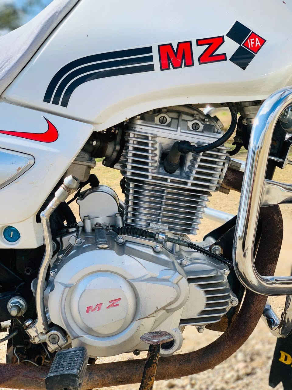 السلام عليكم دراجه MZ موديل 2017 محرك 200 مكفول تشغيل عن بعد بصمتين كهربايات كله شغاله مابي أوراق السعر 700 او بي مجال قليل اتصل وتدلل ***********
