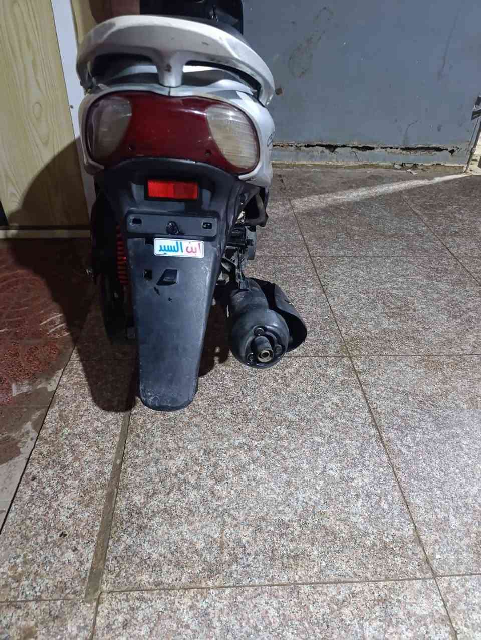 سلام عليكم ماكس قجمه دراجه مختمه مامفتوحه تعال وجيب ابو خبره وياك دراجه نضيفه مال جاني ٤٠٠ وبيه مجال لشراي متوازي عله بيعتهه هاذ رقم ***********
