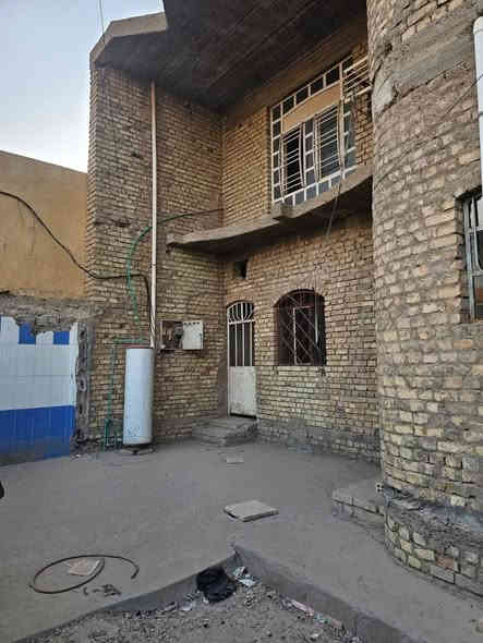 دار هيكل للبيع 🏚دار هيكل للبيع 
🌹على بركة الله🌹
⭕️تسلسل: 1025
🔹العنوان: الفلوجة حي الجولان المنطقة المقابلة لنادي الجولان الرياضي يبعد ١٠٠ م تقريبا عن شارع الثرثار الطريق الحولي الشمالي 
📍طابو صرف سند
📍 شارع: ١٠ م نافذ الى شارع ١٠٠م
📍المساحة بالسند: ٢٤٠ م٢
📍الابعاد: ١٢م ❌ ٢٠م
🔹بناء طابوق ٢٠٠٧

🟡مشيدات الدار للطابق الاول
غرفتين نوم واستقبال وهول وصالة ومطبخ وحمام وصحيات 
🟢مشيدات الطابق الثاني
اربع غرف نوم وصالة 

✅سعر البيع للعقار: ١٤٨ مليون دينار قابل للتفاوض 

🟢مكتب دار السلطان للعقار
العنوان فلوجة الجغيفي الثانية بداية شارع جامع فاطمة
للاستفسار الاتصال على الأرقام التاليه
***********
***********
***********
