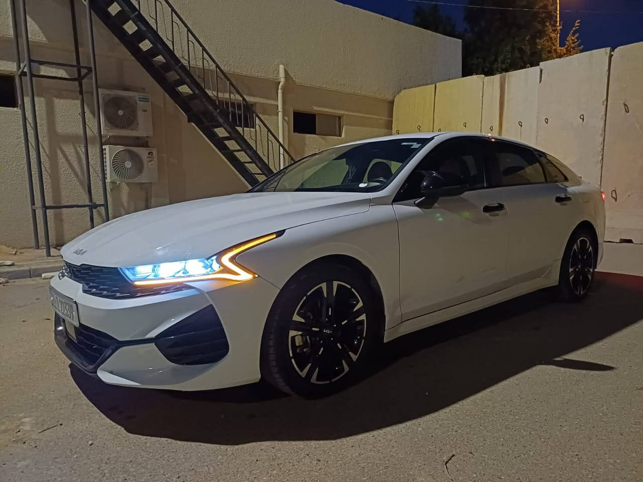 السلام عليكم 

 2024   K5
 
جيتي لاين فول مواصفات 
لون ابيضّ مميز 
سياره جديده وحلوه 
داخل احمر بدون ايرباك فقط برده 
مبدل بيه فقط باب وبيها كلير الجاملق الأمامي من امريكا 
ماشيه 29الف 
دخول جديد سياره 
كلش حلوه سياره 

مكاني بغداد 
والسعر 178وبيه مجال 
الاستفسار ع هاذ رقم 
***********
