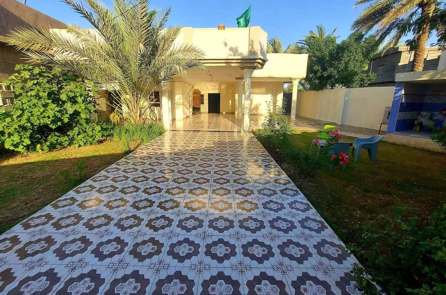 🔻دار  للبيع 
🟩المساحة 450 متر زراعي
🟨طابق واحد يحتوي 3 غرف + صالة +استقبال+مطبخ
🟦العنوان// بداية الجعار 
للاستفسار ***********
