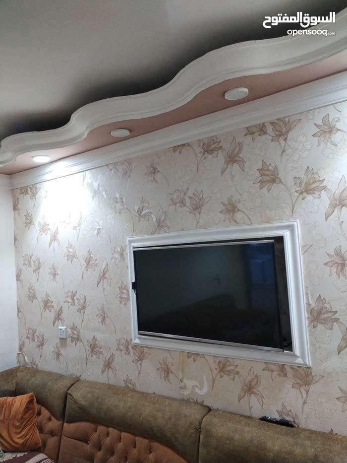 #دار للبيع 220 م في المنصور حي الزهور واجهة 10 م نزال 22 م الدار مسلح كلاسك مجدد طابق اول كراج سيارتين حديقة مطبخ استقبال  غرفه طعام هول داخلي مناور خدمات غربي شرقي غرفه نوم مخزن 
طابق ثاني 3 غرفه نوم ماستر هول داخلي الدار مجدد بالكامل جبسن بورد نظيف جداً شارع الدار 7 م بدون رصيف لاي استفسار عن السعر اكتب تم انطي السعر خاص. او الاتصال بالحاج ابو محمد 
***********
الدار كلش نظيف وجاهز للسكن مثل ما موضح بالصوره والسعر مناسب
