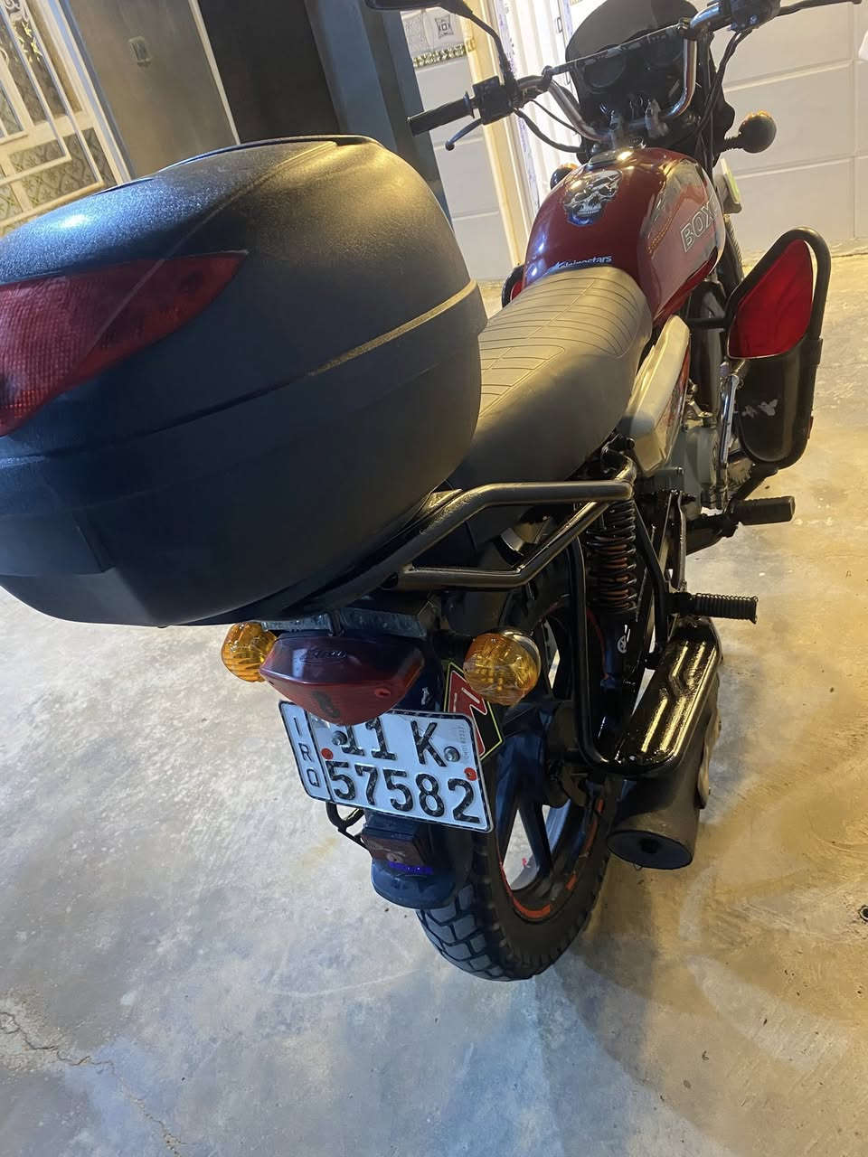 بوكسر موديل 21 رقم بغداد انكليزي بأسمي تجفيت شركة مكان بغداد تقاطع نهروان *********** السعر 1800  وبيها مجال دشبول ميشتغل
