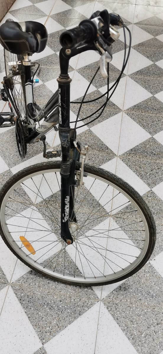 بايسكل حجم 28 اصلي مال باله سعر 60 وبي مجال جاهز العنوان لهوير رقم تلفون***********
