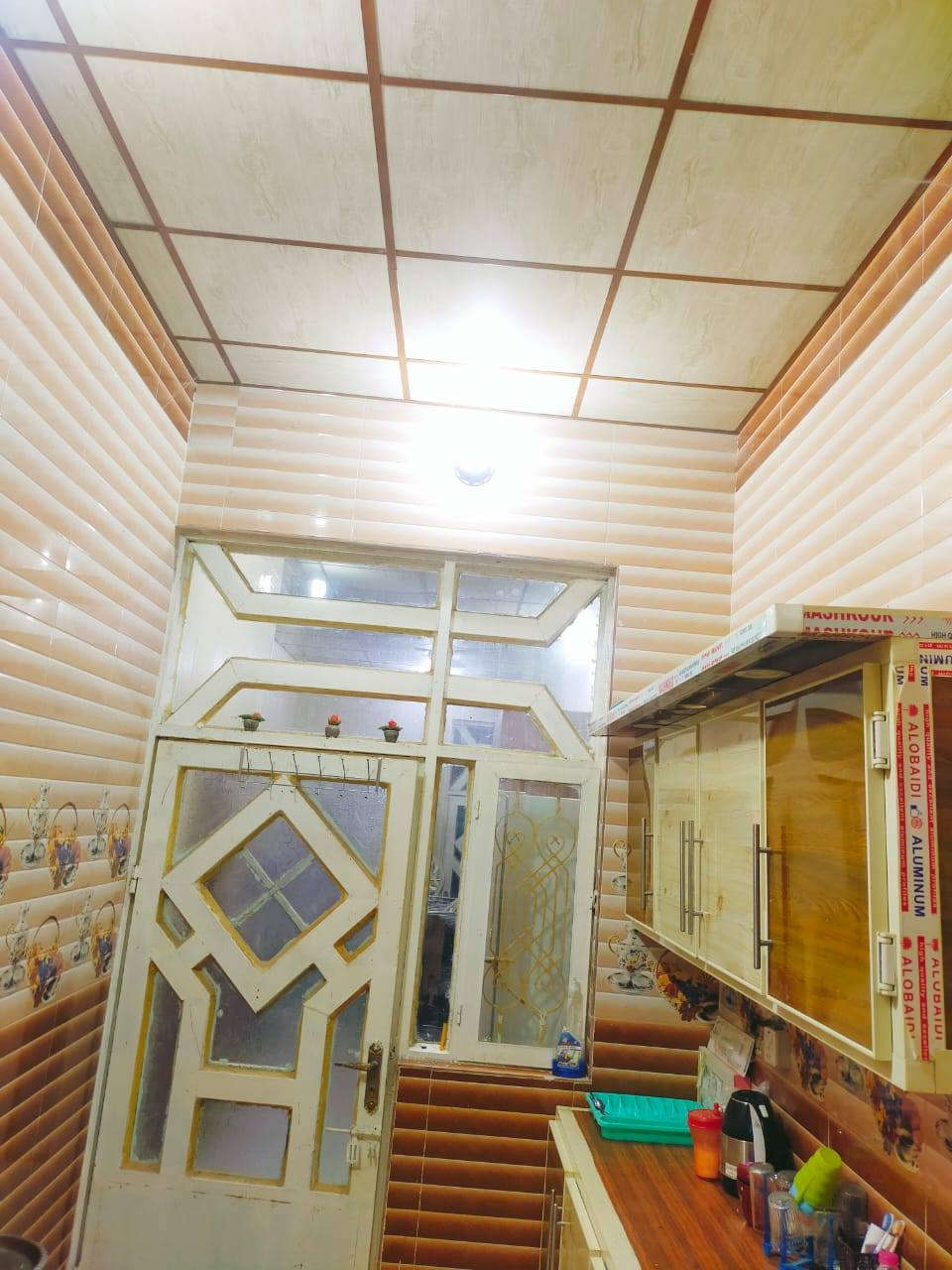 مشتمل للبيع فول درجه اولى سيراميك وتغليف وسقوف ثانويه وكهرباء بواري تأسيس ماء اساله زائدماء بير معه نصف قطعه ايضآ للبيع الموقع بلور بلقرب من محلات ابوخميس للاتصال على الرقم ***********
