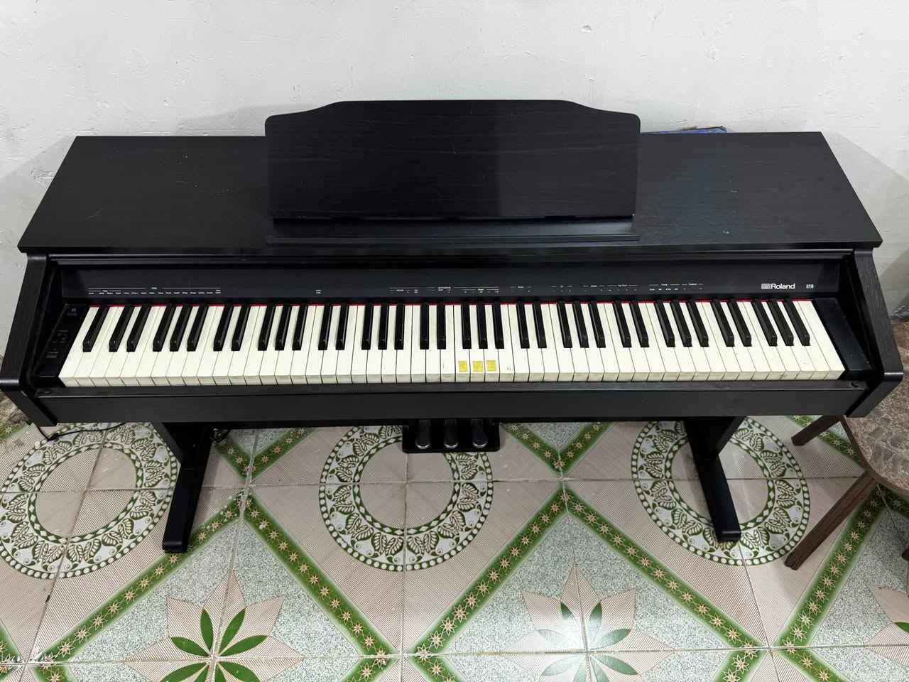 بيانو ديجيتال Roland RP30
صلي وليس كوبي 👌🏻اكثر من صوت بيه نقاوة صوت بل عزف قويه سعر 800 الف مكاني بغداد بل دوره واتساب ***********
