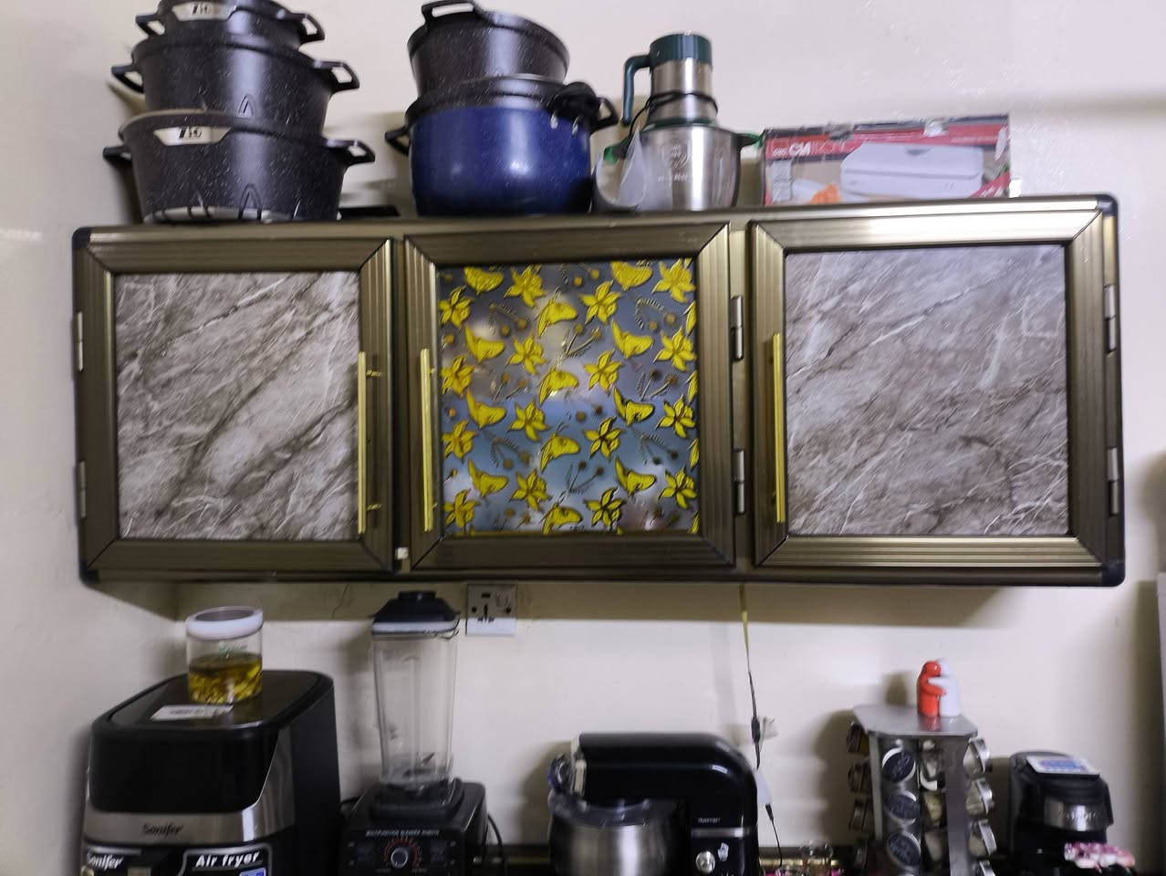 سلام عليكم غراض للبيع
غرفة نوم السعر 1100000الف
كاونتر السعر 250 الف
الديوان السعر 450الف
بايسكل بناتي سمائي السعر 75 الف
بايسكل ياباني بنفسجي السعر 150 الف
العنوان الدورة ابو دشير  لليتفسار
رقم الهاتف /***********
